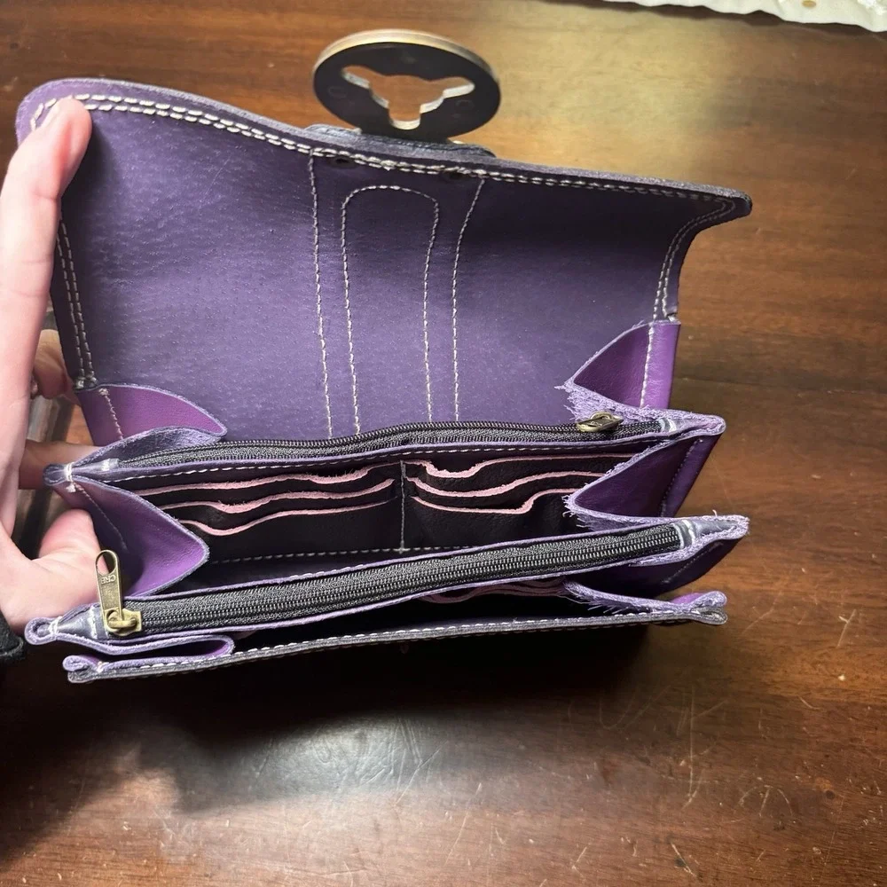Satchelz Italian Leather Women's Purple Wallet ~ Unique Turnlock ~ Unused